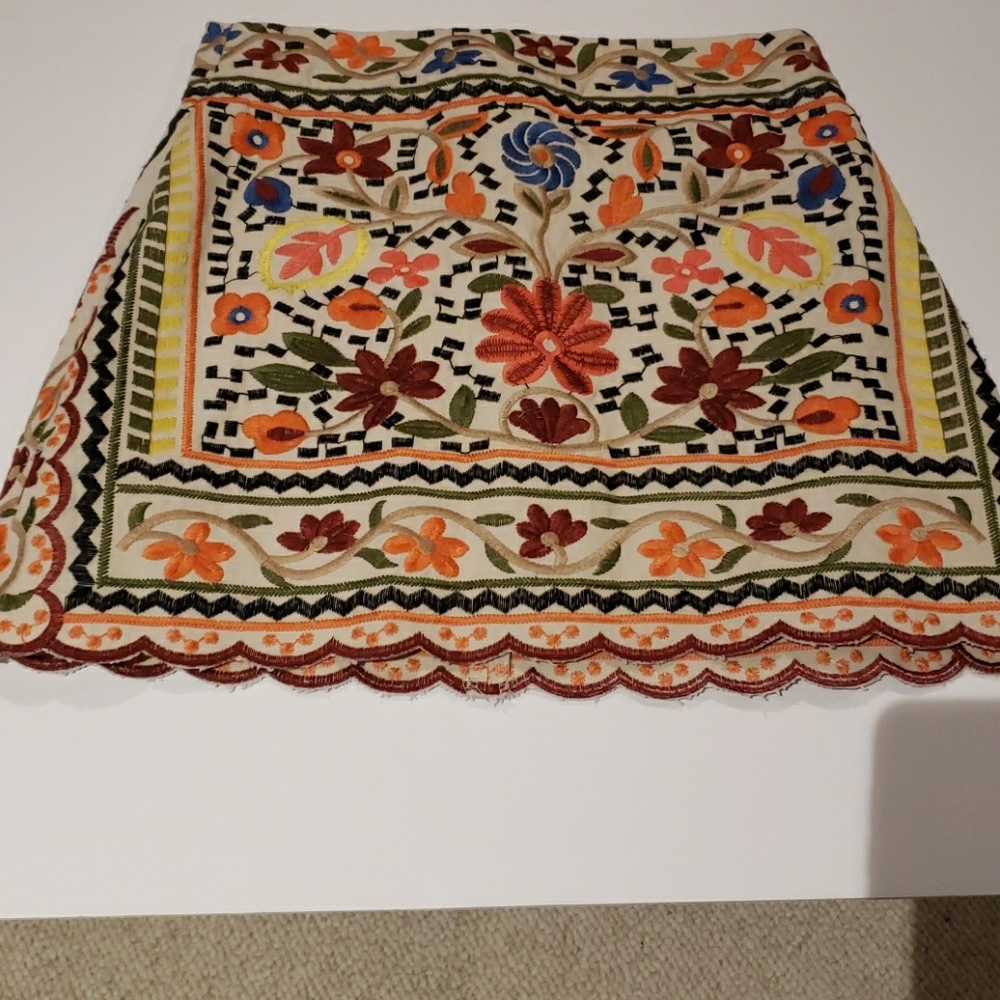 AKIRA mini skirt with embroidery